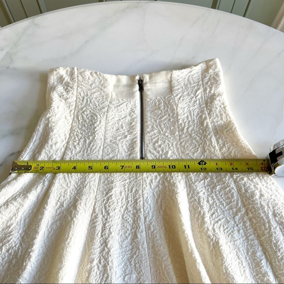 Alice + Olivia Cream Kimi Hammered Crepe A-line Skirt Sz 2 - Picture 9 of 10